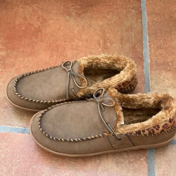 NWOT Flojos slippers moccasins color brown - Picture 1 of 7